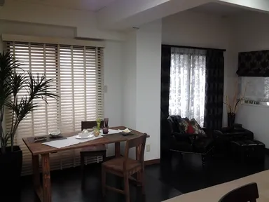 店内の各テイスト別の提案展示「クラシック＆ダイニング」