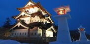 弘前城と雪燈籠
