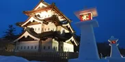弘前城と雪燈籠