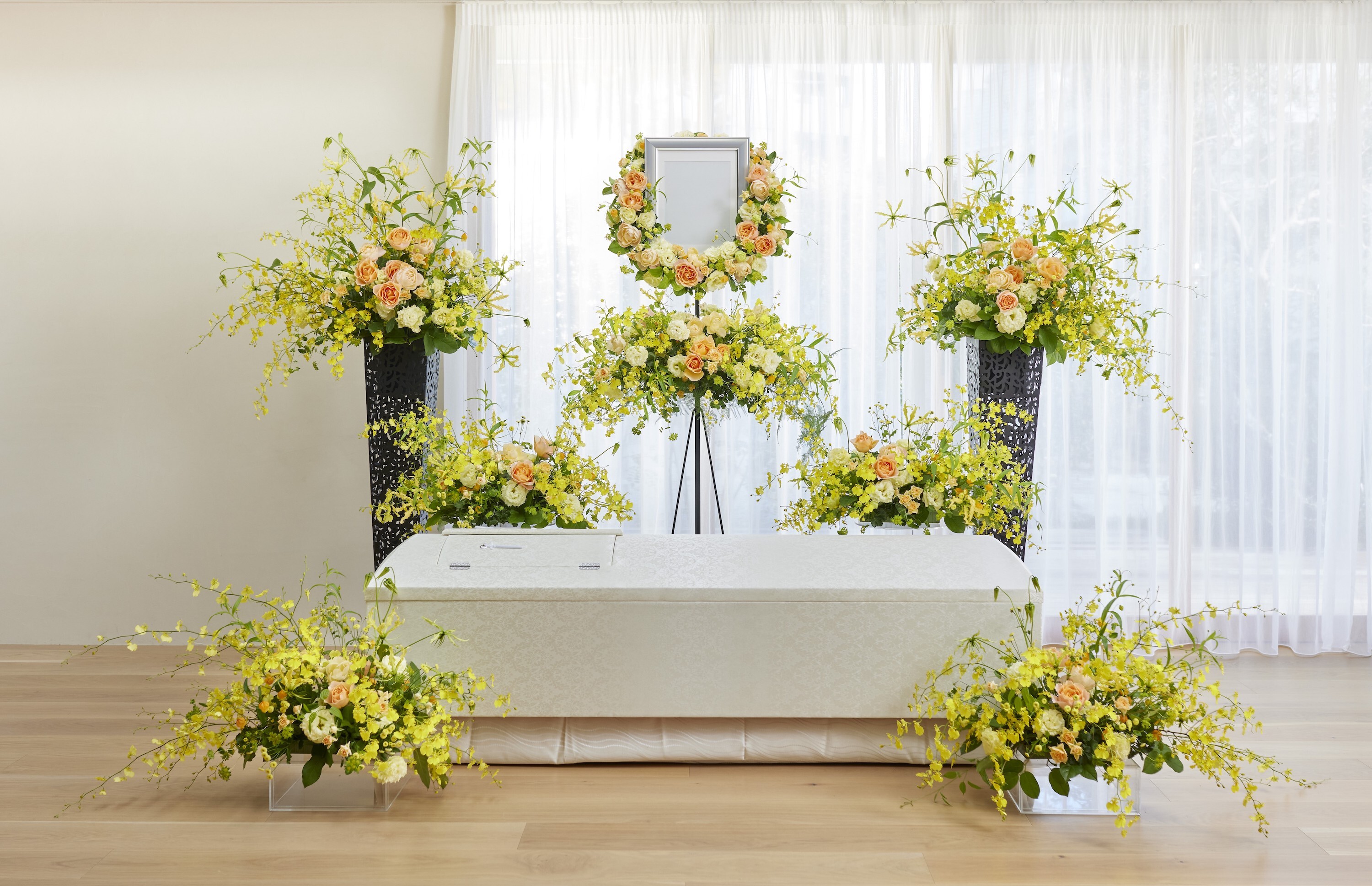 花祭壇『おうちへかえろう～日比谷花壇のお葬式 自宅葬専用花祭壇