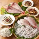 新鮮な魚貝で作る海産惣菜各種
