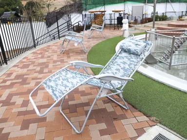 広いスペースでゆったり外気浴