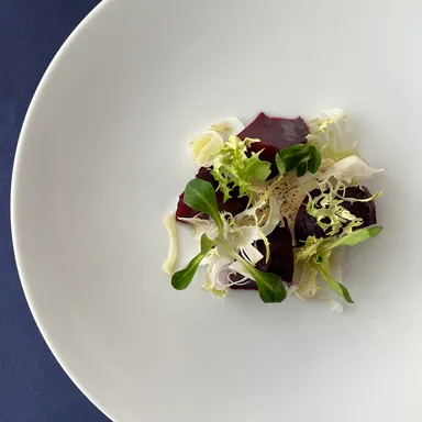 ビーツサラダ／ブシュロンゴートチーズ