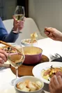 チーズフォンデュ・プロモーション『Je suis fondue de Fauchon～フォションにとろけそう』食事シーン