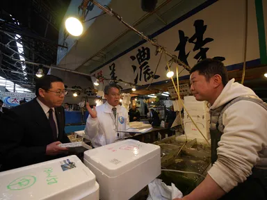 場内仲卸店舗訪問の様子