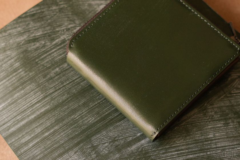 収納量が少ない。使いにくい。 ミニ財布の不便を解決した、薄く