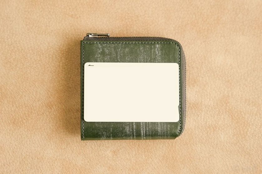 収納量が少ない。使いにくい。 ミニ財布の不便を解決した、薄く