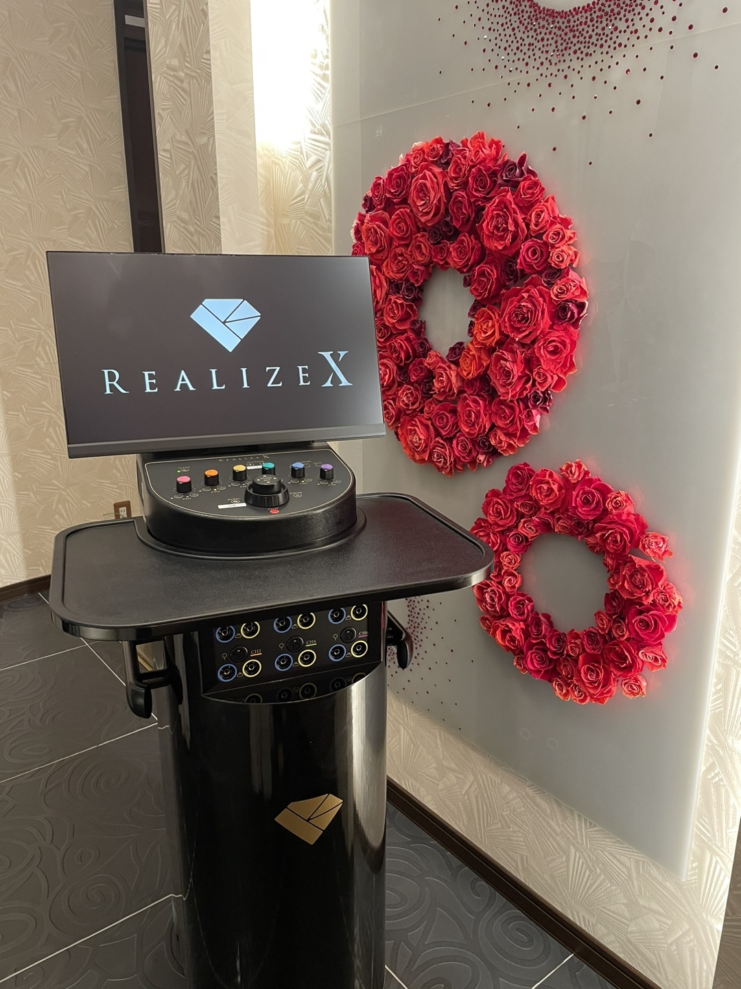 スリムビューティハウスがオリジナル業務用EMSマシン「REALIZE X」を