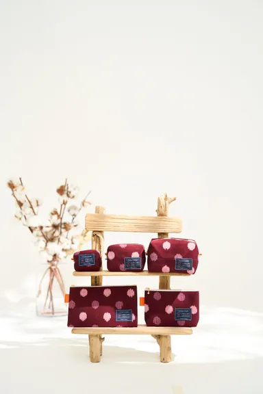 もんぺっぺと同じ反物を使ったポーチ/紅玉