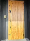 対策として、玄関ドアに5つの鍵を設置した例も。