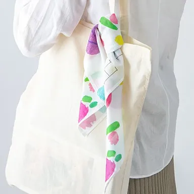 【山本頼子アートワーク】バンダナ付きバスケットアレンジメント_2_日比谷花壇