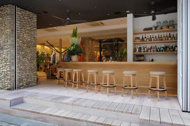 1F バーカウンター