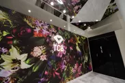 大宮西口院 新しい「花」のビジュアルデザインが彩る受付ロビー