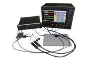 オシロスコープWaveMaster820Zi-Bプロトコル・アナライザM4xを用いたCrossSyncPHY技術を使用したUSB4信号の検証セットアップ
