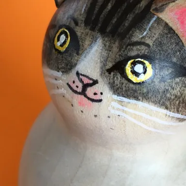 プレミアム　スモール　顔のアップ