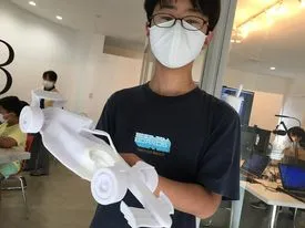 自分で製造した製品を手に取る