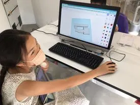 設計する生徒 2