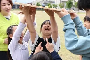 製造した遊具で遊ぶ