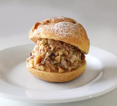 木の実のシュークリーム