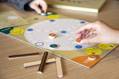 1,300年前に大流行したボードゲーム「かりうち」を体験