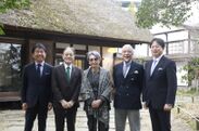 左から 設楽社長、石阪市長、牧山桂子氏、牧山圭男氏、吉村社長