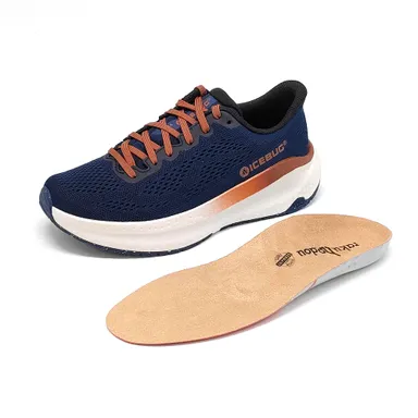 (9)一人ひとりの足に合う靴とインソールが完成します。