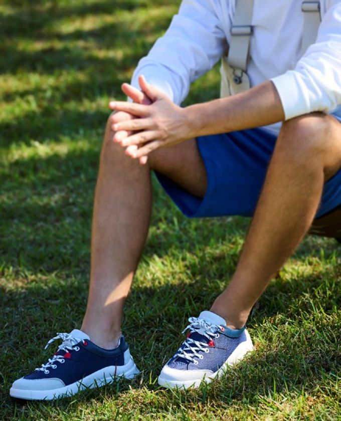 サステナブル多機能素材《COVEROSS(R)》
搭載シューズ3月上旬より発売