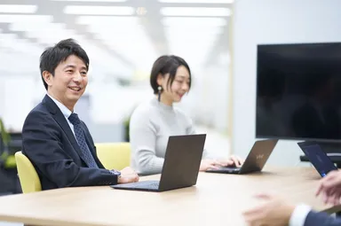 シーイーシー社員