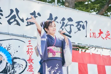 琴音けい子さん歌唱の様子