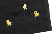『ストリートファイター』ロゴと小鳥たちの刺繍(バギーショーツ)