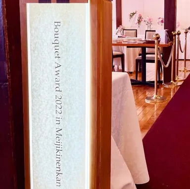 本館玄関車寄せ脇にて展示の様子