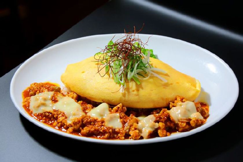 【1日10食限定】
カゴメ オムライススタジアム（R）2023 関西大会
優秀賞受賞「甘辛チーズタッカルビオムライス」
3/20より販売開始！