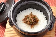 日本料理 新月／氷魚醤油炊きと近江米土鍋ご飯