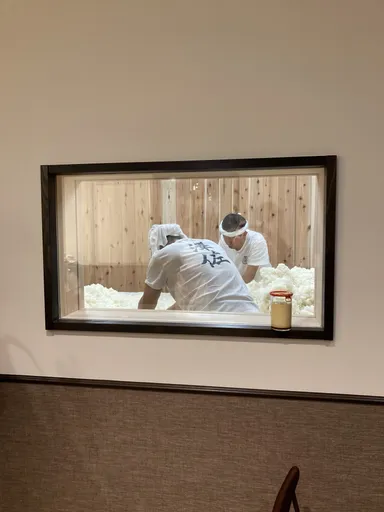 イートインスペースからの仕込み風景