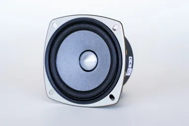 クリアな音場感