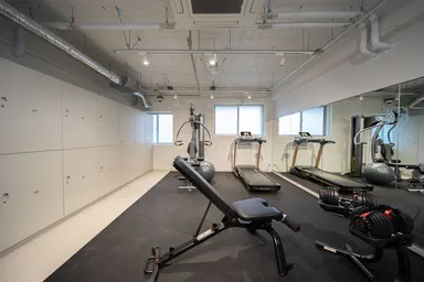 本格的な機材が揃ったジム