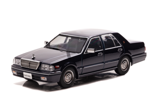 1/43 日産 セドリック Brougham VIP (PAY31) 1998 Dark Blue Pearl：左前