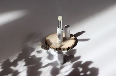 保湿力の高いタマヌオイル配合のリップバーム。