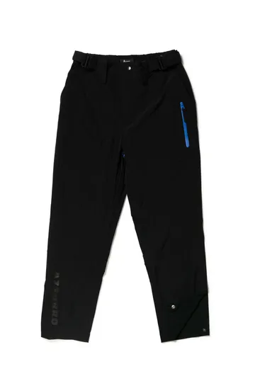 撥水性、伸縮性に優れた高機能素材を使用したセットアップ　パンツ　￥22,000(税込)