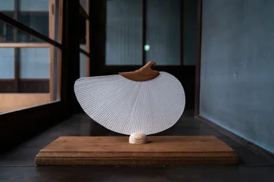 江戸仕立て都うちわ千鳥型(撮影：JAPAN MADE)