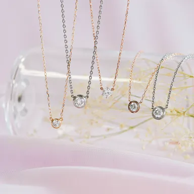 対象商品はスタッフが自信を持っておすすめする一粒ダイヤネックレス5デザイン