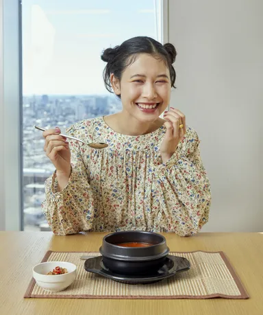 Qoo10 Presents「ドラマ観ながら、なに食べよ？」『手紙と線路と小さな奇跡』編