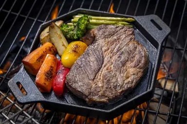 鋳物製鉄板「梅鋳鉄板　鉄二」焚き火台