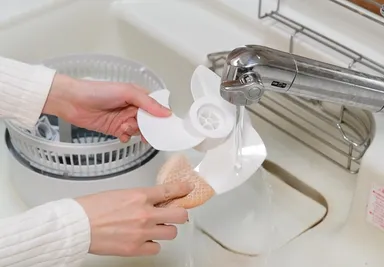 「DCサーキュレーター」は、工具不要で簡単取り外し！水で洗えてお手入れ簡単