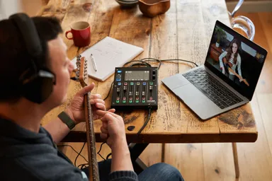 『Gigcaster 5』ギター演奏時のイメージ