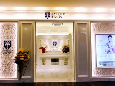 キラキラと光り溢れるエントランス