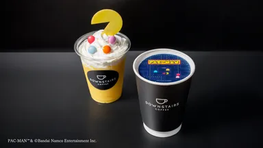 （左）パックマンゴースムージー／（右）パックマンチェリーココア