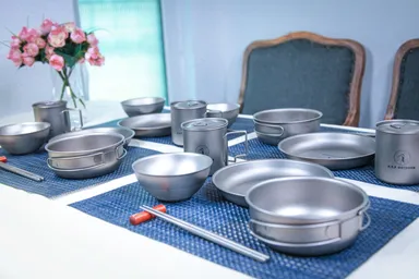 収録時にも使われたチタン製食器シリーズ