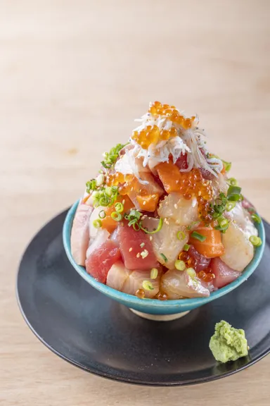 海鮮頂上丼　2,750円(税込)