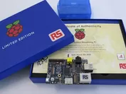 発売1周年記念限定モデル「Blue Raspberry Pi(ブルー・ラズベリー・パイ)」